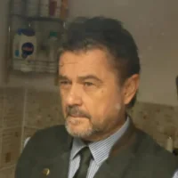 László2025