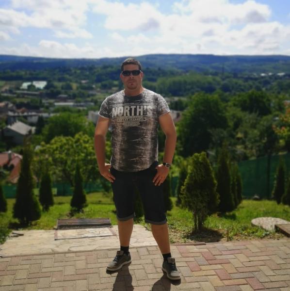 András