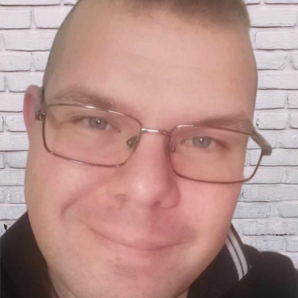 István8718