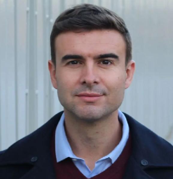 András