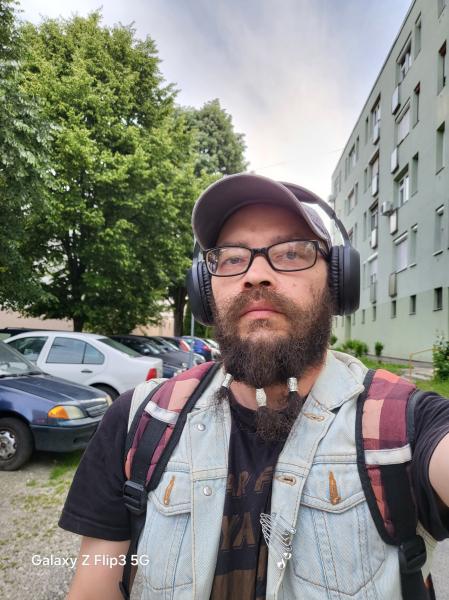 András