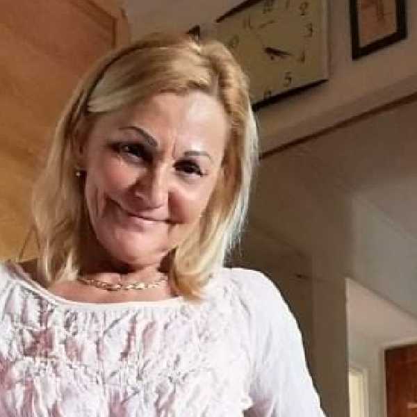 Évi