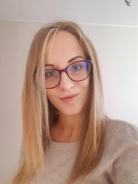 Eszti