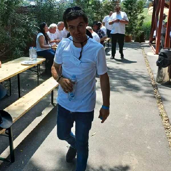 János