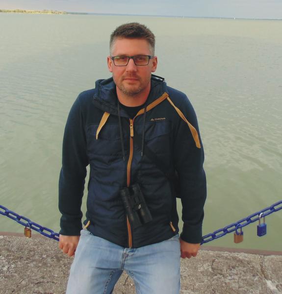 András